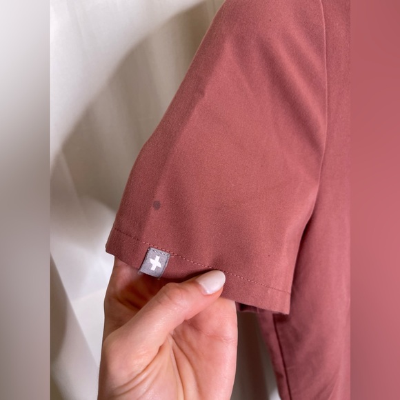 FIGS scrub top - Picture 2 of 4